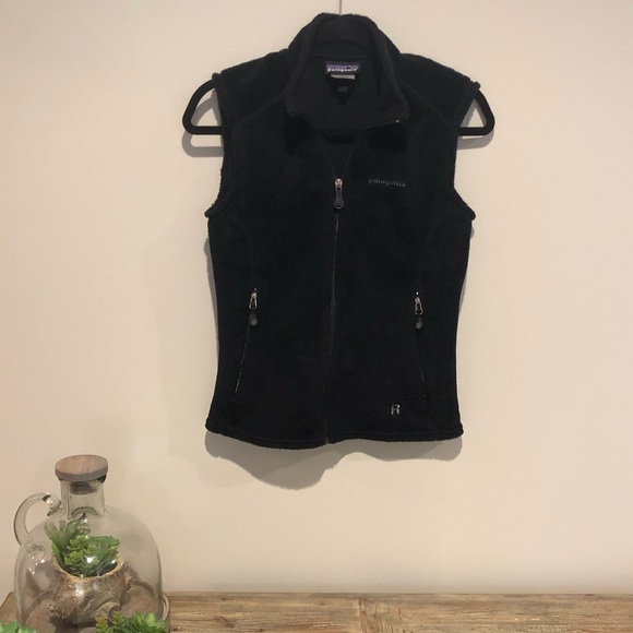 Patagonia Jackets & Blazers - • Patagonia Vest •